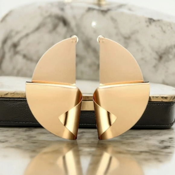 🆕️Geometric Gold Plated Statement Earrings - Bold & Modern Fashion Design ✨ - Picture 1 of 11